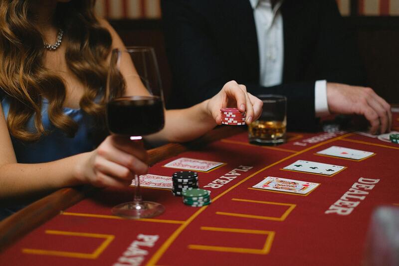 Narcos Kolikkopeli - Täysi Opas Suosittuun NetEnt Slot -peliin