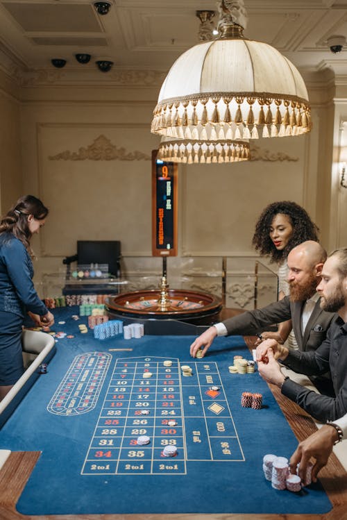 Casinohuone Kolikkopelit: Parhaat Kasinopelitarjonnat Suomalaisille Pelaajille
